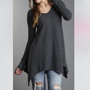 NWT Go Couture Solid Sharkbite Tunic Sweater | L